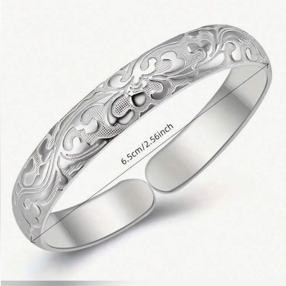 925 Sterling Silver Floral Cuff Bracelet – Adjustable Vintage-Inspired Design - Picture 4 of 6